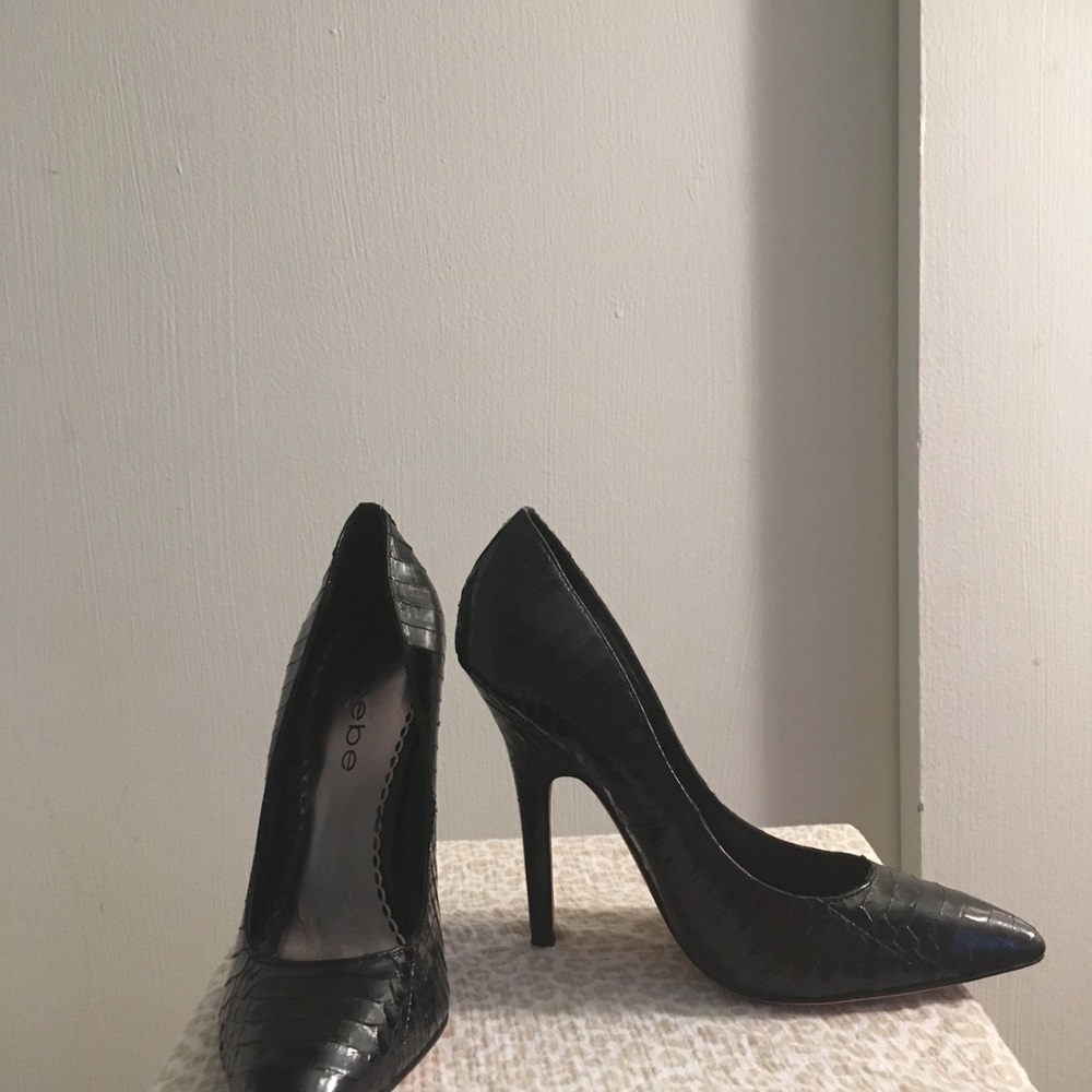 BEBE Black Snakeskin shoes